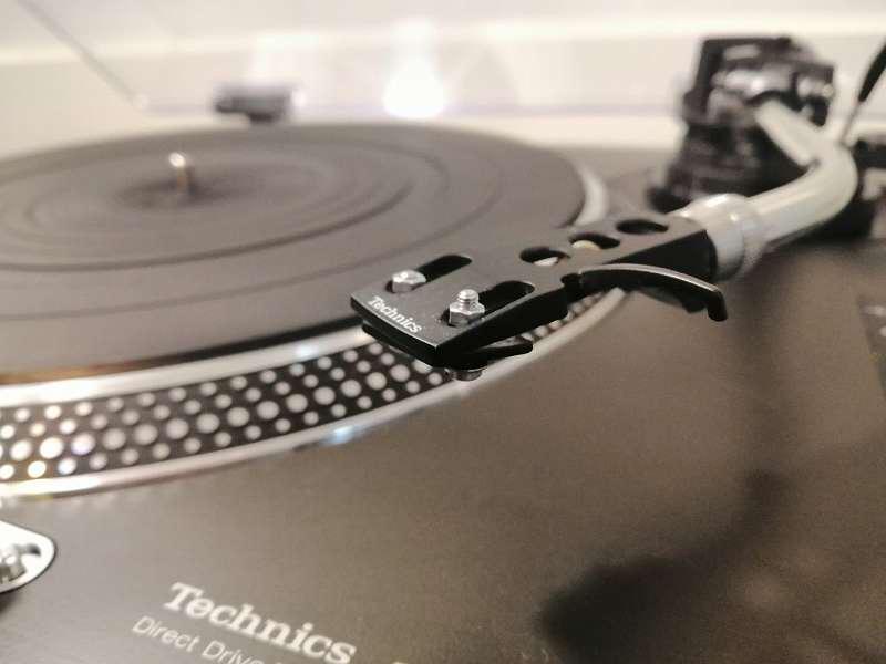 Technics SL 1210 MK2 + Ortofon 2M Blue Tonabnehmer